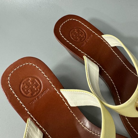 Tory Burch Cameron Wedge Thong Patent Saffiano Yellow-Gold, Size 8.5 - Picture 11 of 12